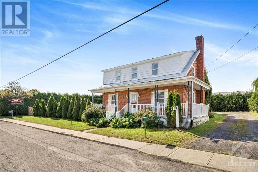 1064 LABROSSE STREET, St Eugene, ON K0B1P0 House For Sale RE/MAX 1410737