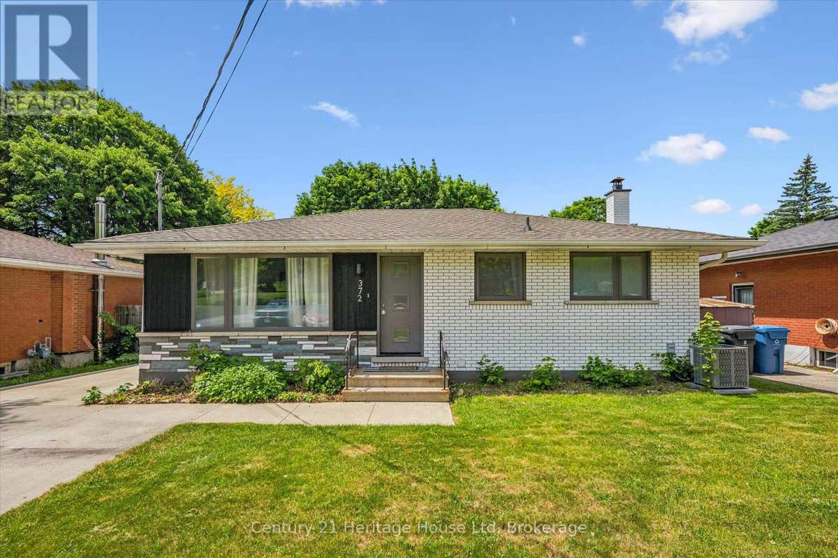 372 VICTORIA ROAD N