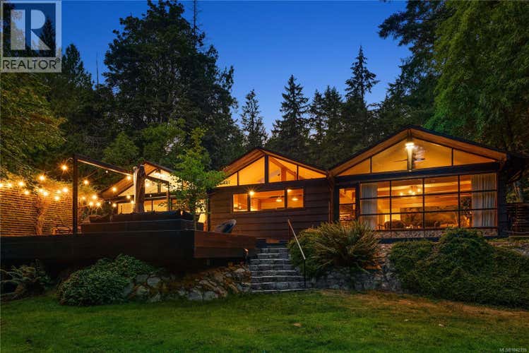 5715 Old West Saanich Rd