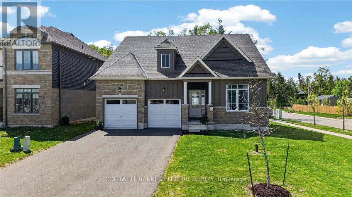 3 HILLCROFT WAY
