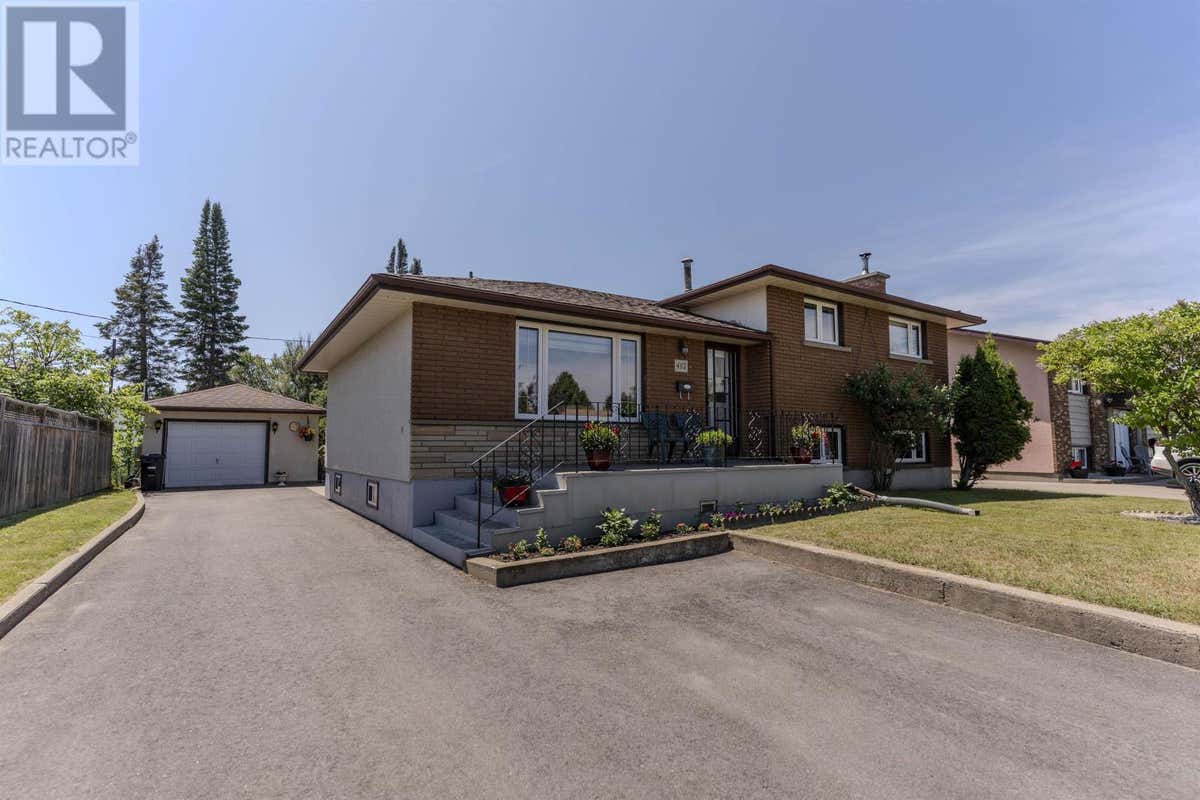 402 VICTORIA AVE W