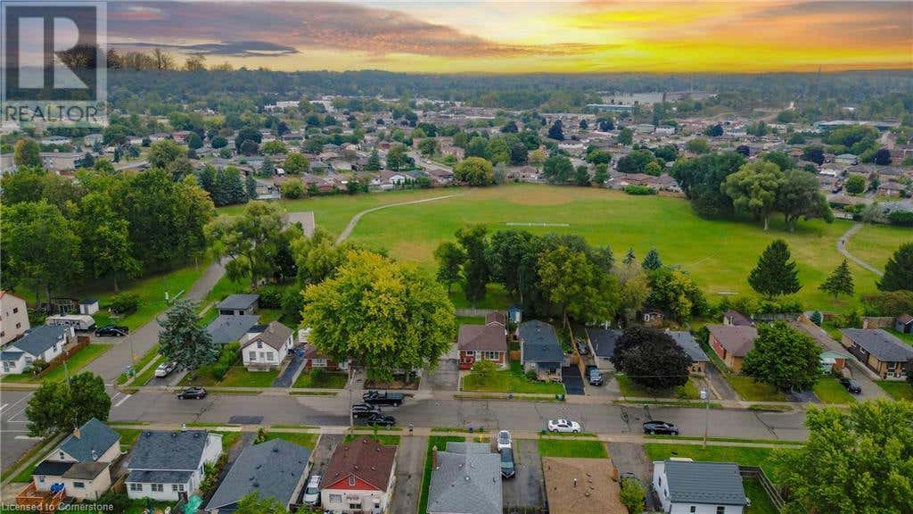 52 ELMWOOD Avenue, Cambridge, ON N1R4Y2 À vendre RE/MAX 40651700