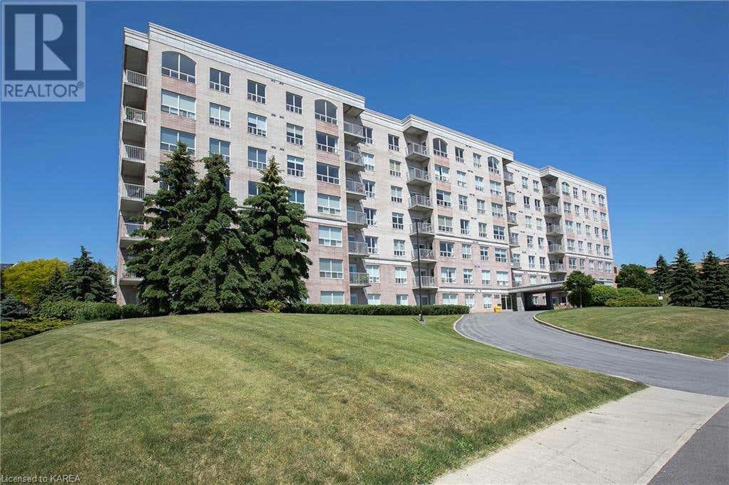 350 Wellington St Unit 310  