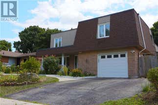 107 ROSENEATH Crescent