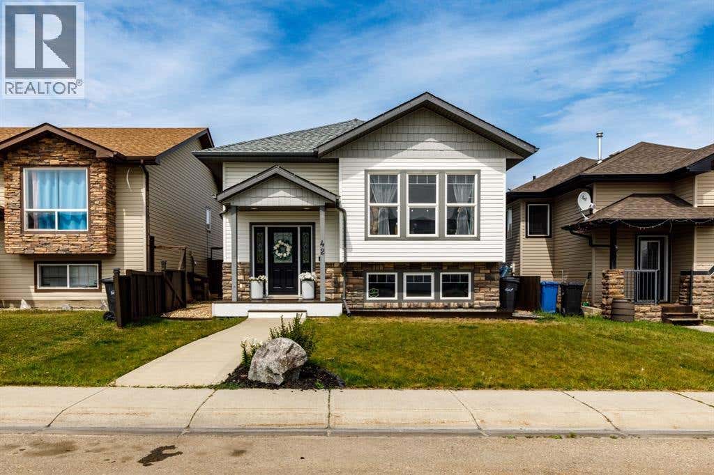 42 HAWTHORNE WAY