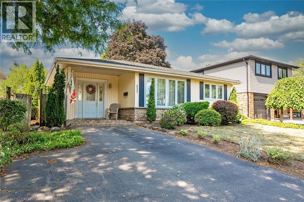 652 ARDLEIGH CRESCENT