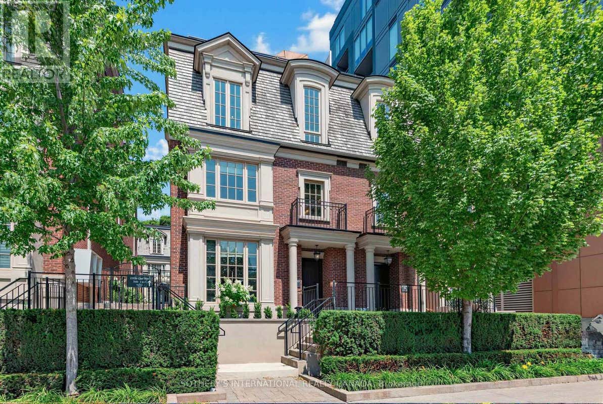TH1 - 288 ST CLAIR AVENUE W