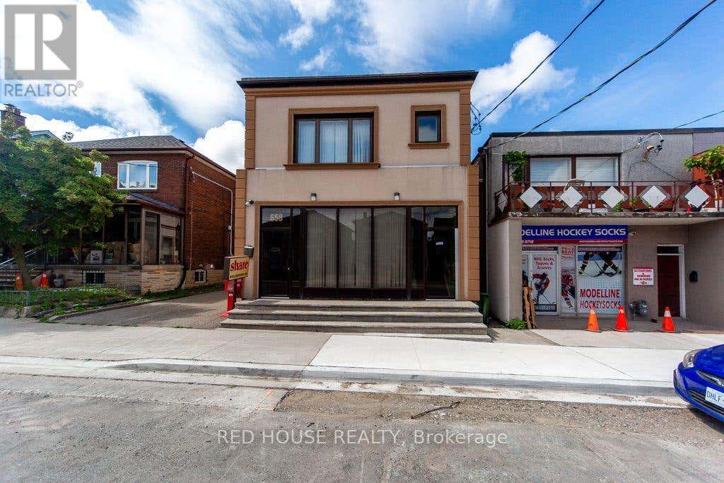 658 VAUGHAN ROAD