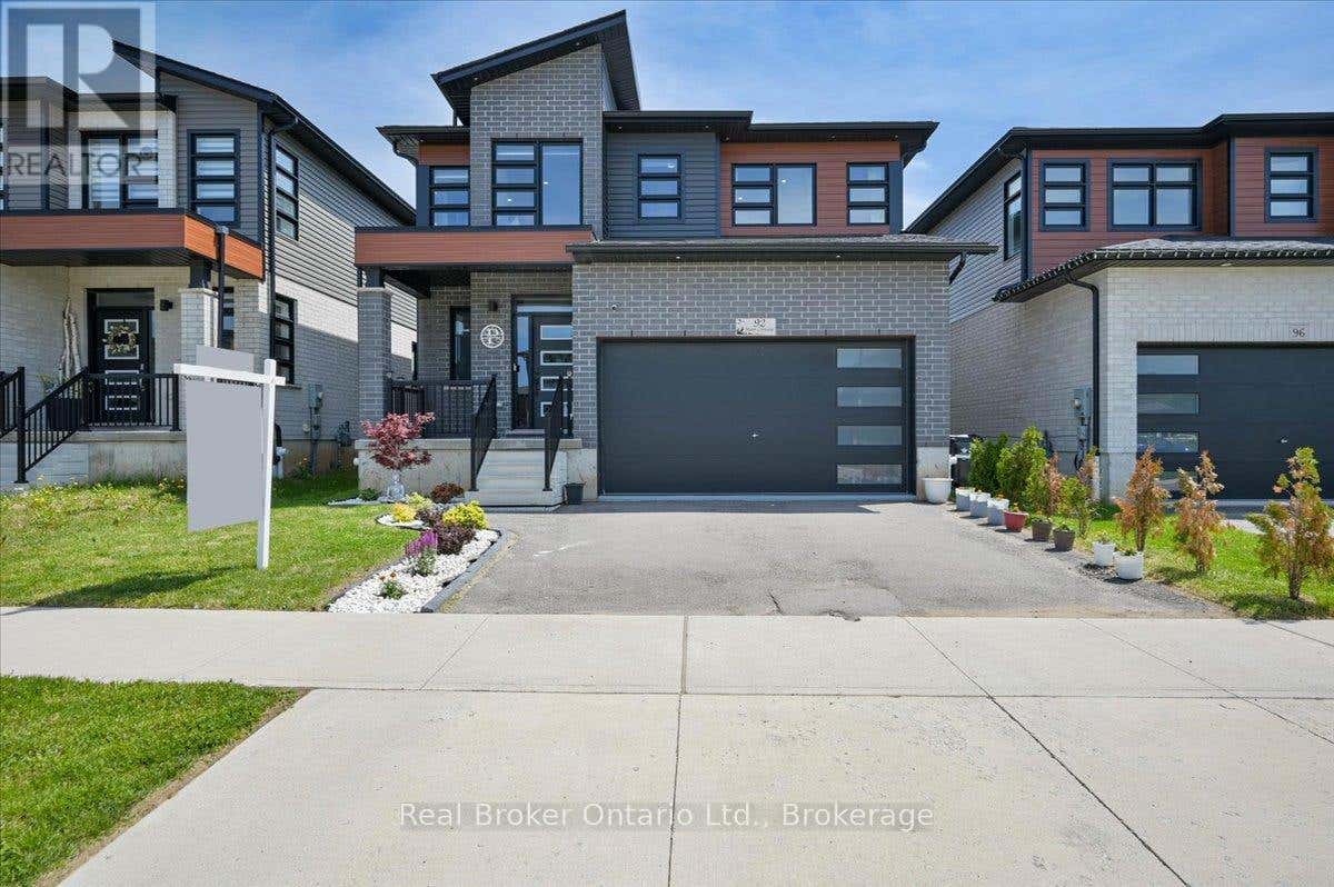 92 MOON CRESCENT