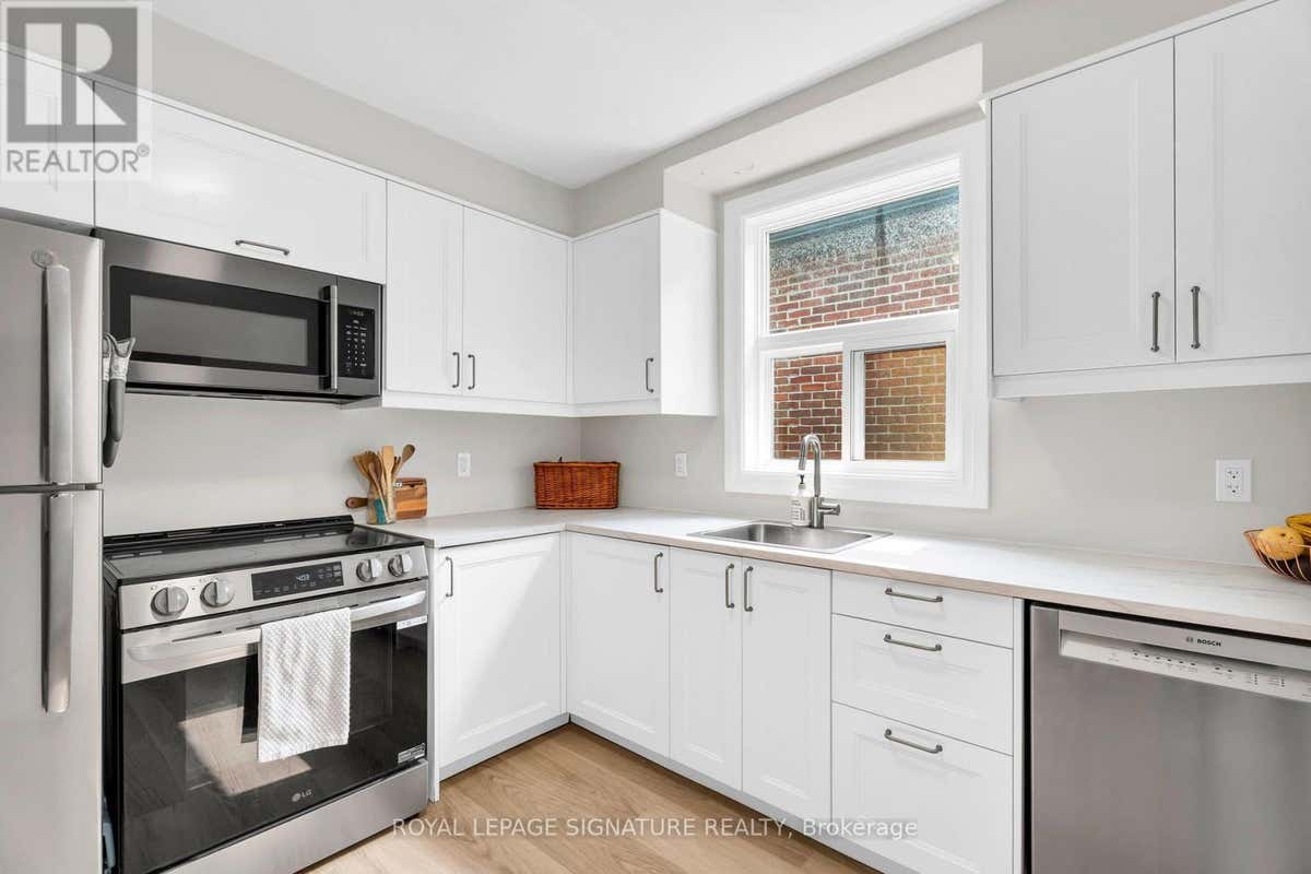 3 - 117 HILLSDALE AVENUE E