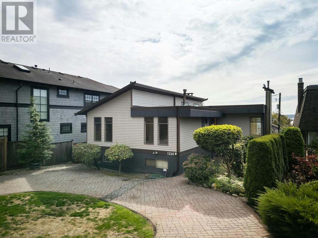 1248 KEITH ROAD, West Vancouver, BC V7T1M9 House For Sale RE/MAX R2933235