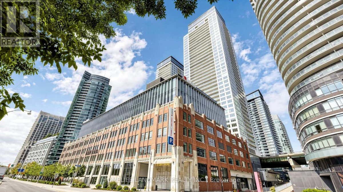 806 - 17 BATHURST STREET