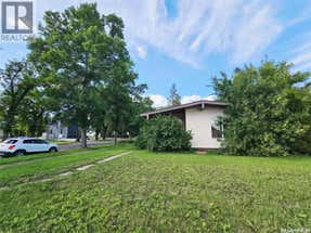 81 Smith STREET E