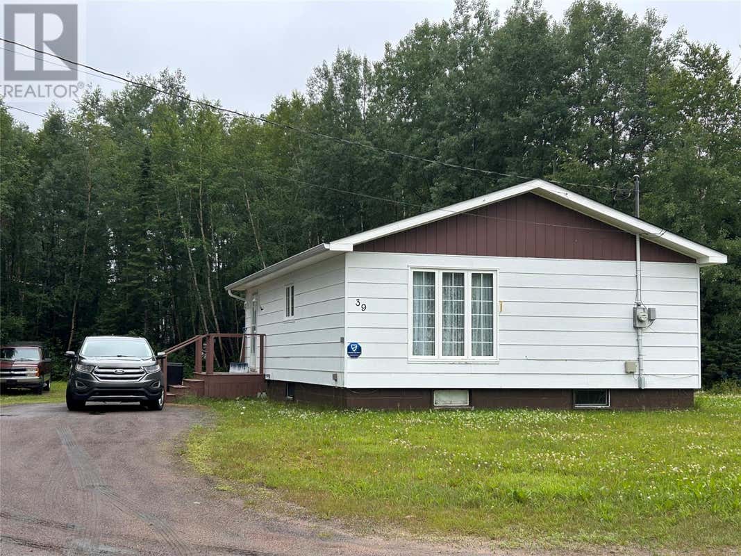39 MONTAGNAIS ROAD
