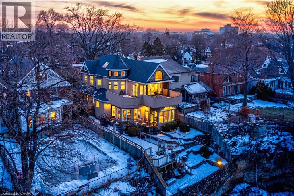 91 MOUNTAIN PARK AVENUE