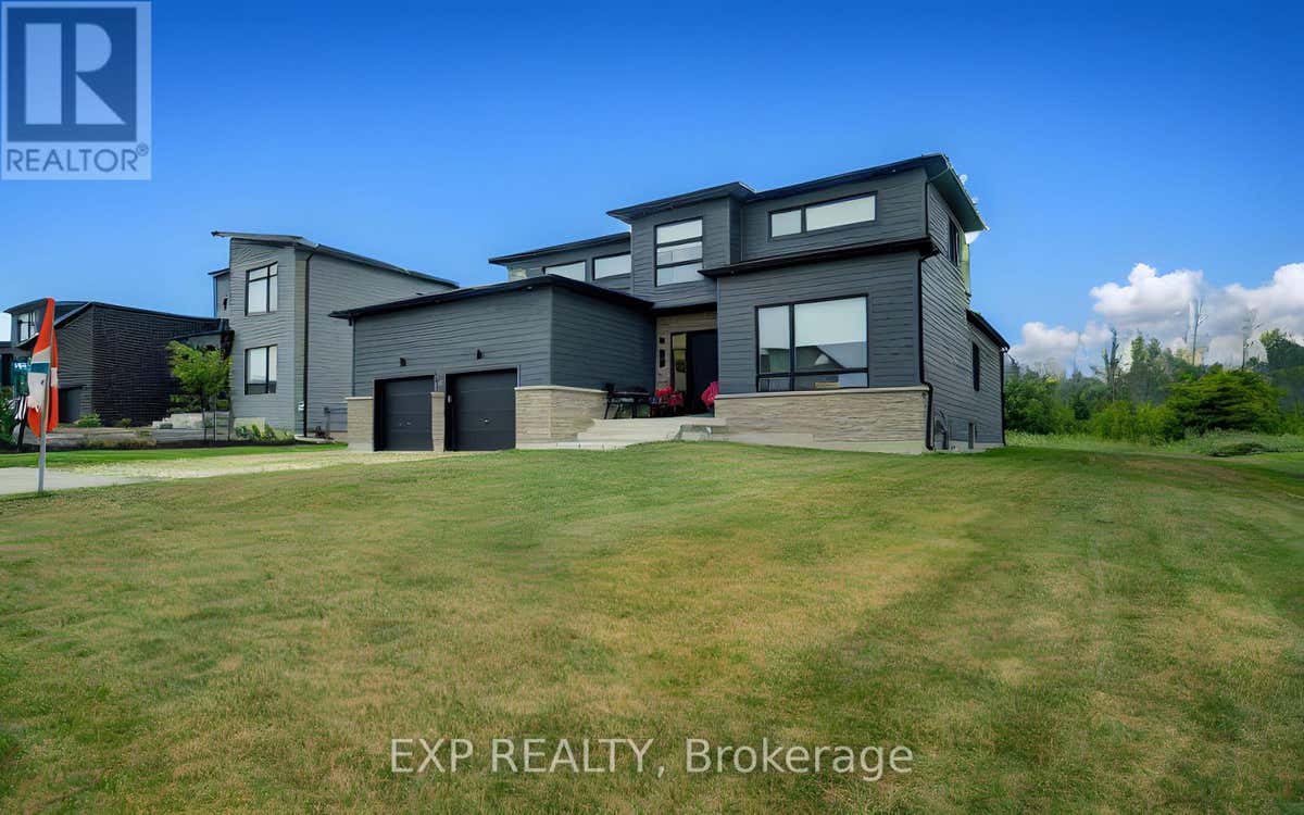 121 SLADDEN COURT