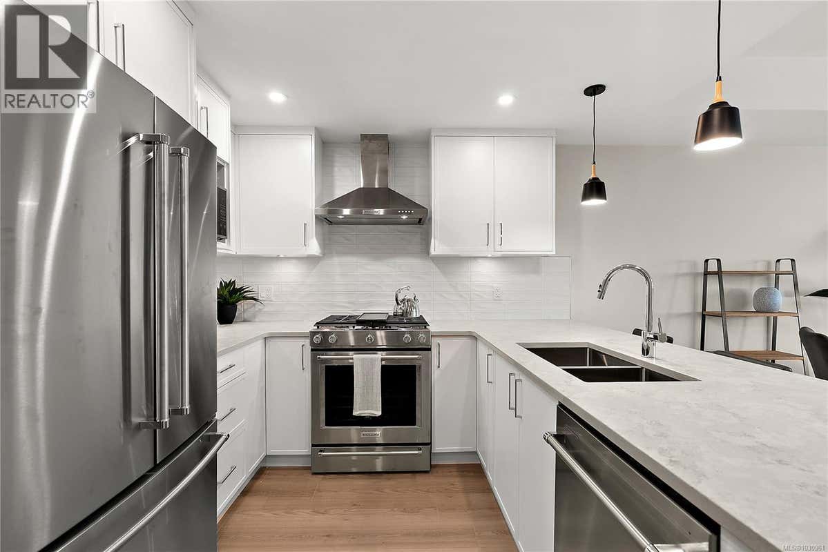 404 2520 HACKETT CRES