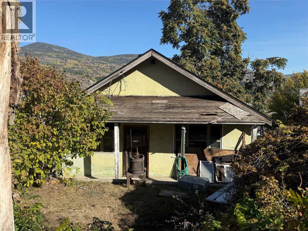 1422 GREEN AVENUE LANE