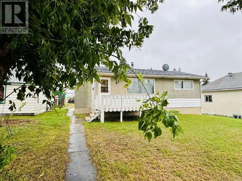 5211 47 Street, Alix, AB T0B0B0 House For Sale RE/MAX A2161246