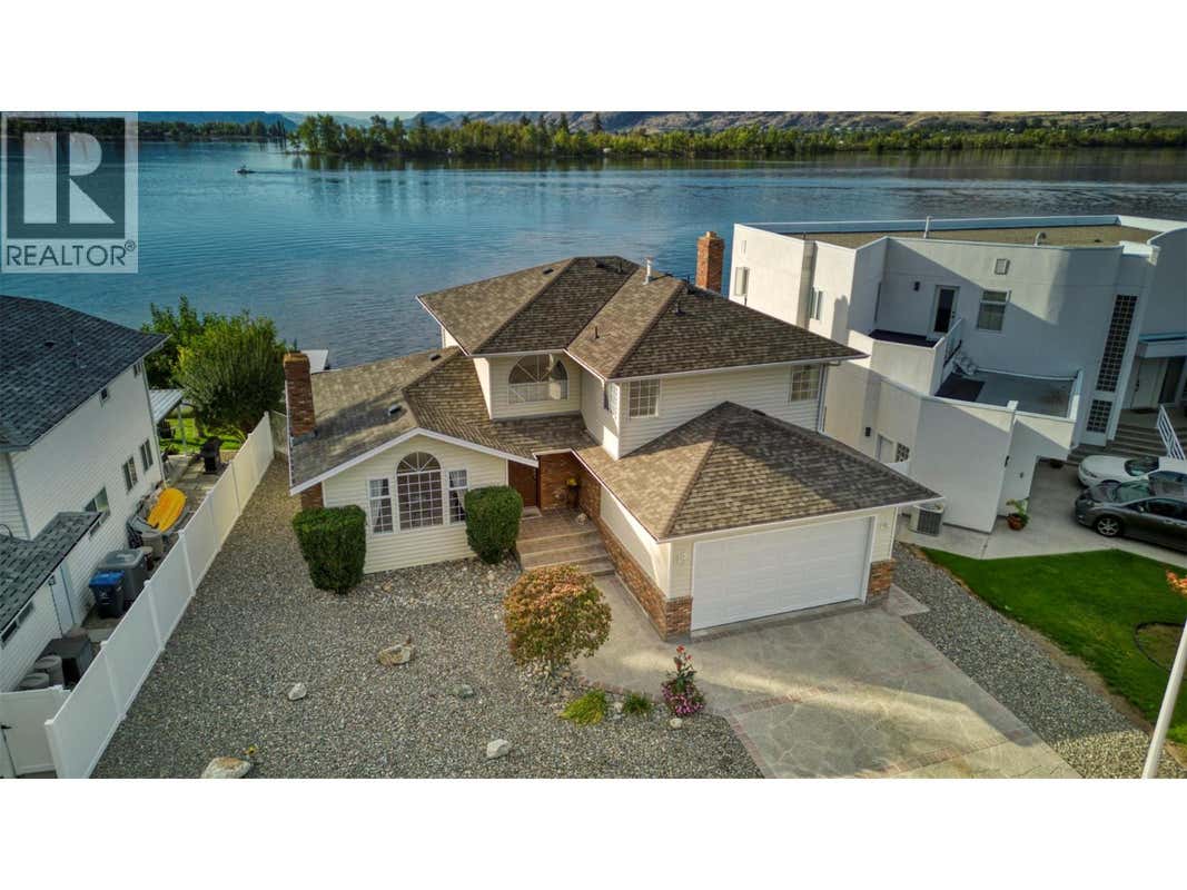 8 BAYVIEW CRESCENT
