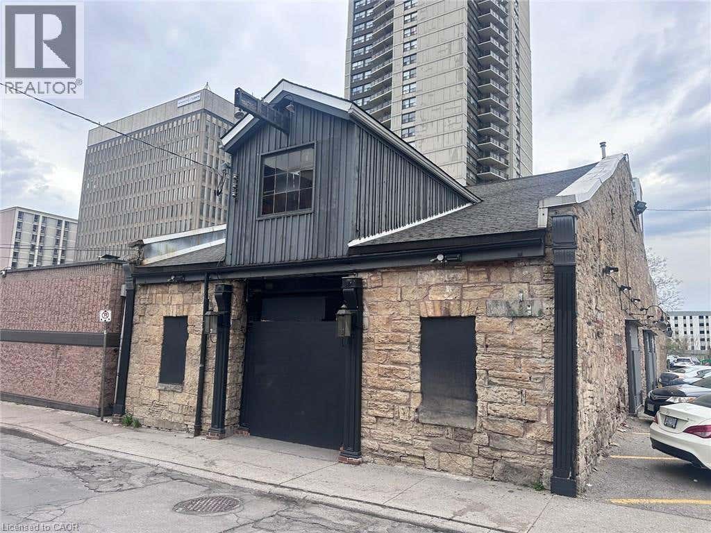 33 BOWEN STREET