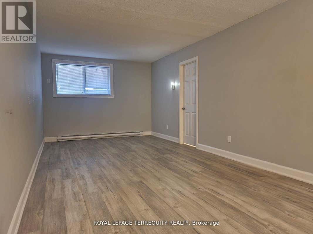 2 - 207 TRENT STREET E
