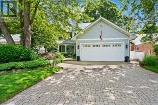 15 DEERPARK CRESCENT N