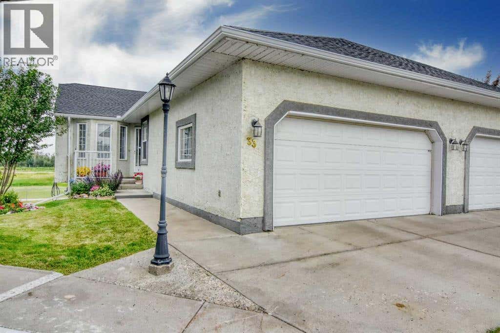 33 STRATHMORE LAKES BAY