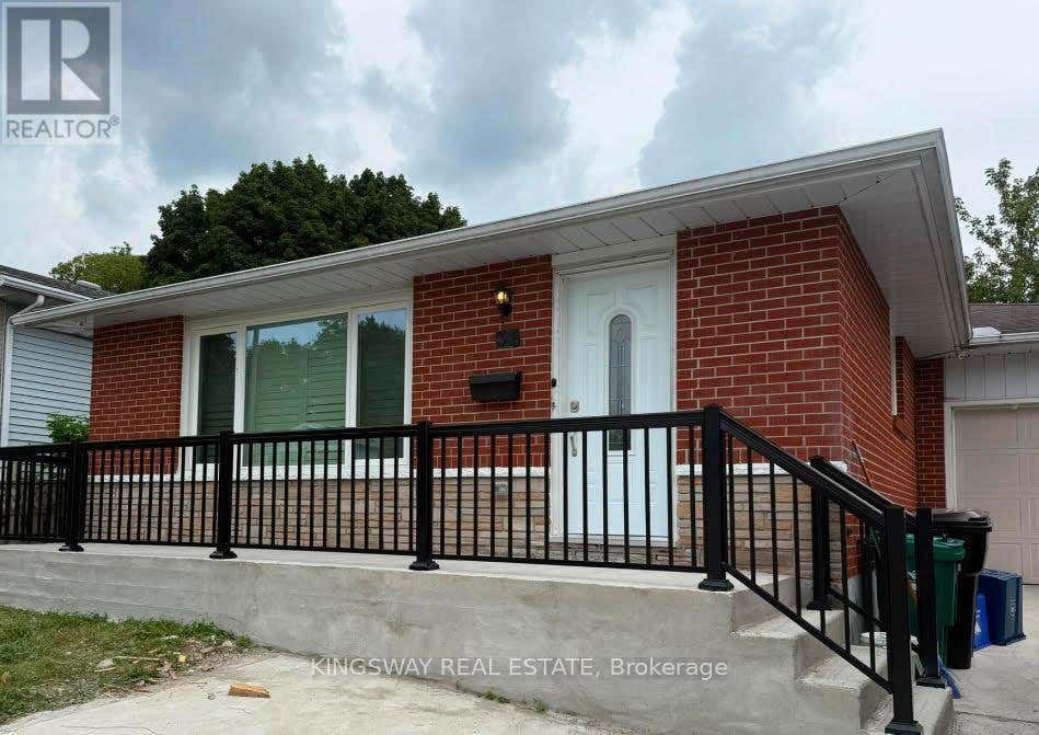 35 SILVER ASPEN CRESCENT