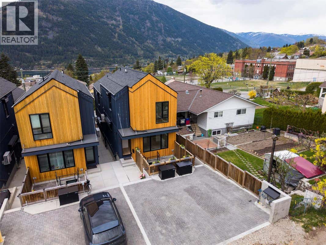 518 ROBSON STREET UNIT# B