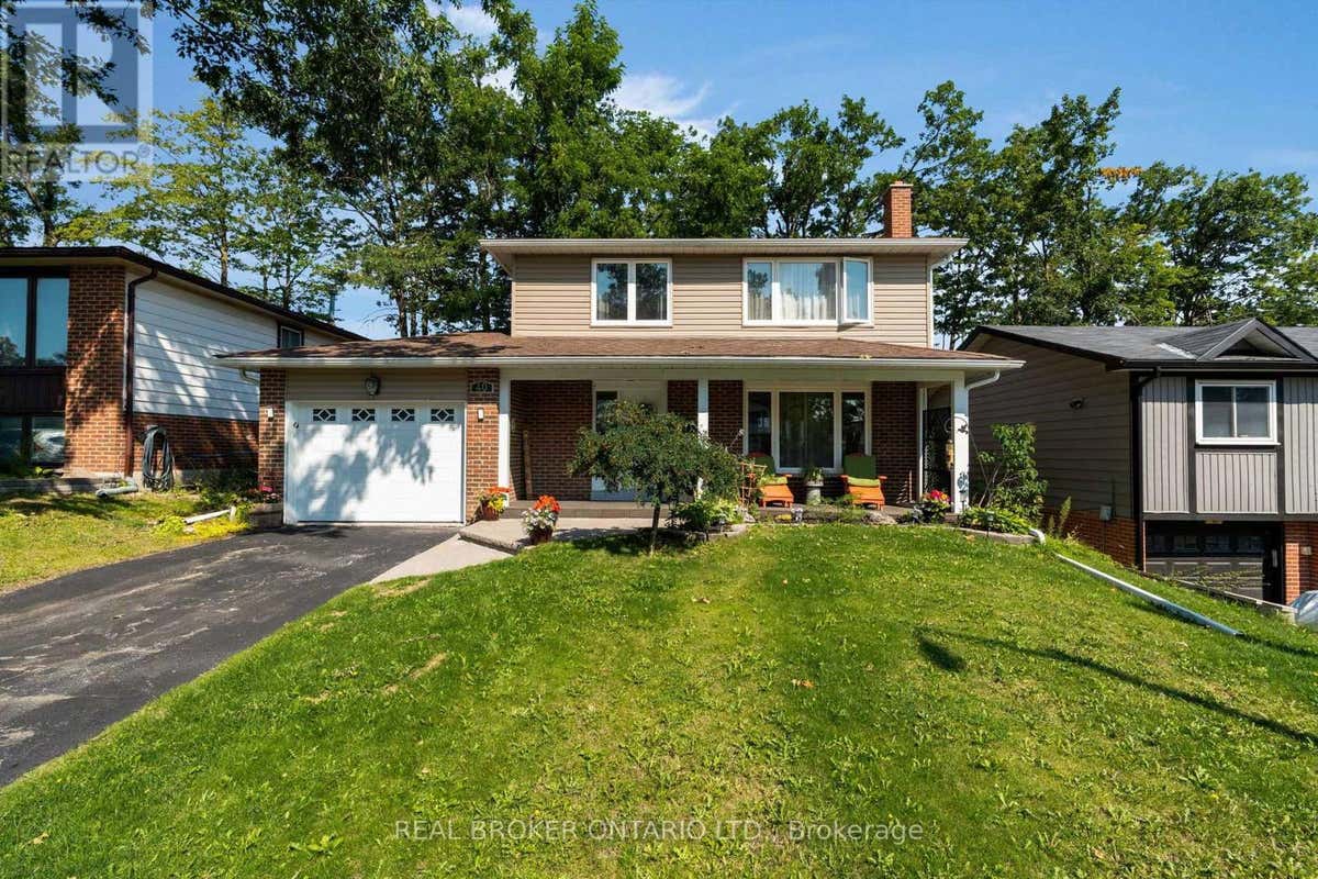 40 FARMINGDALE CRESCENT