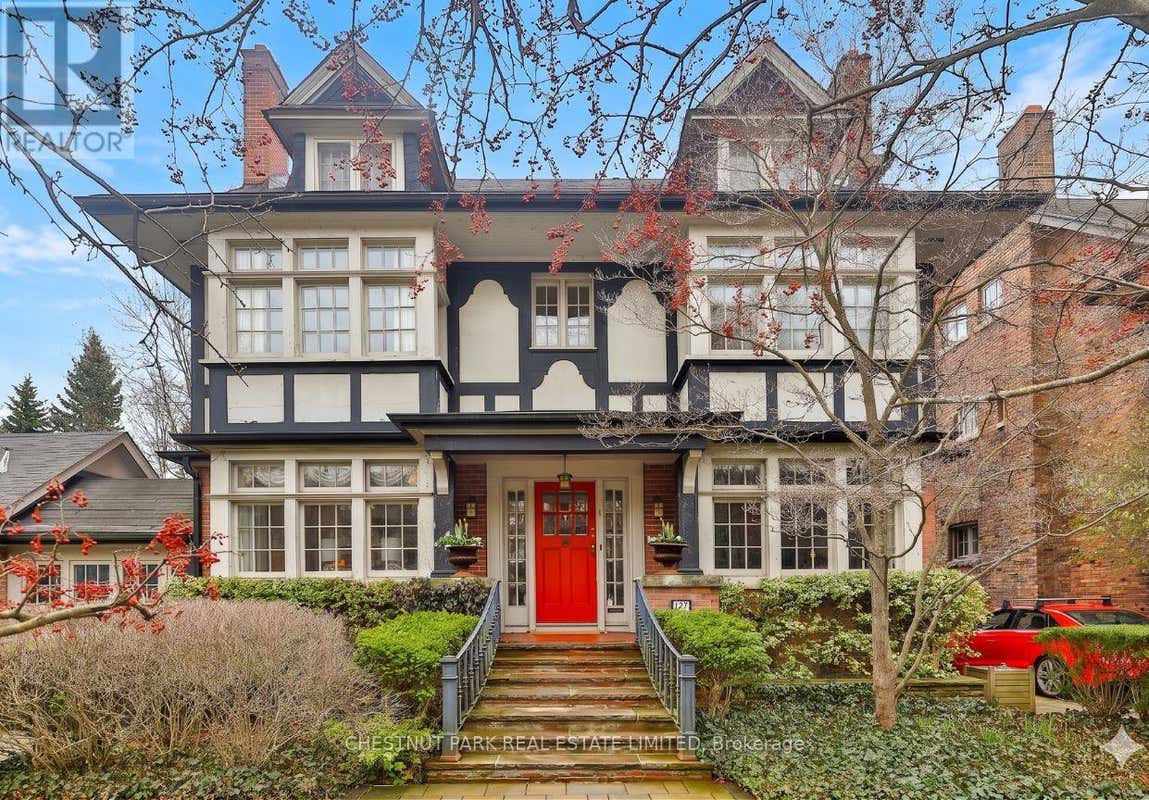 127 ROXBOROUGH DRIVE