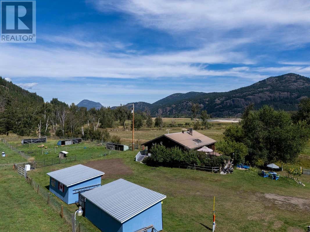 8572 YELLOWHEAD HWY S, Little Fort, BC House For Sale RE/MAX 180816