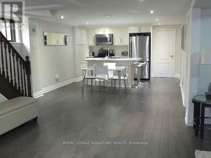 136 REGINA AVENUE, Toronto (EnglemountLawrence), ON M6A1R7 House For