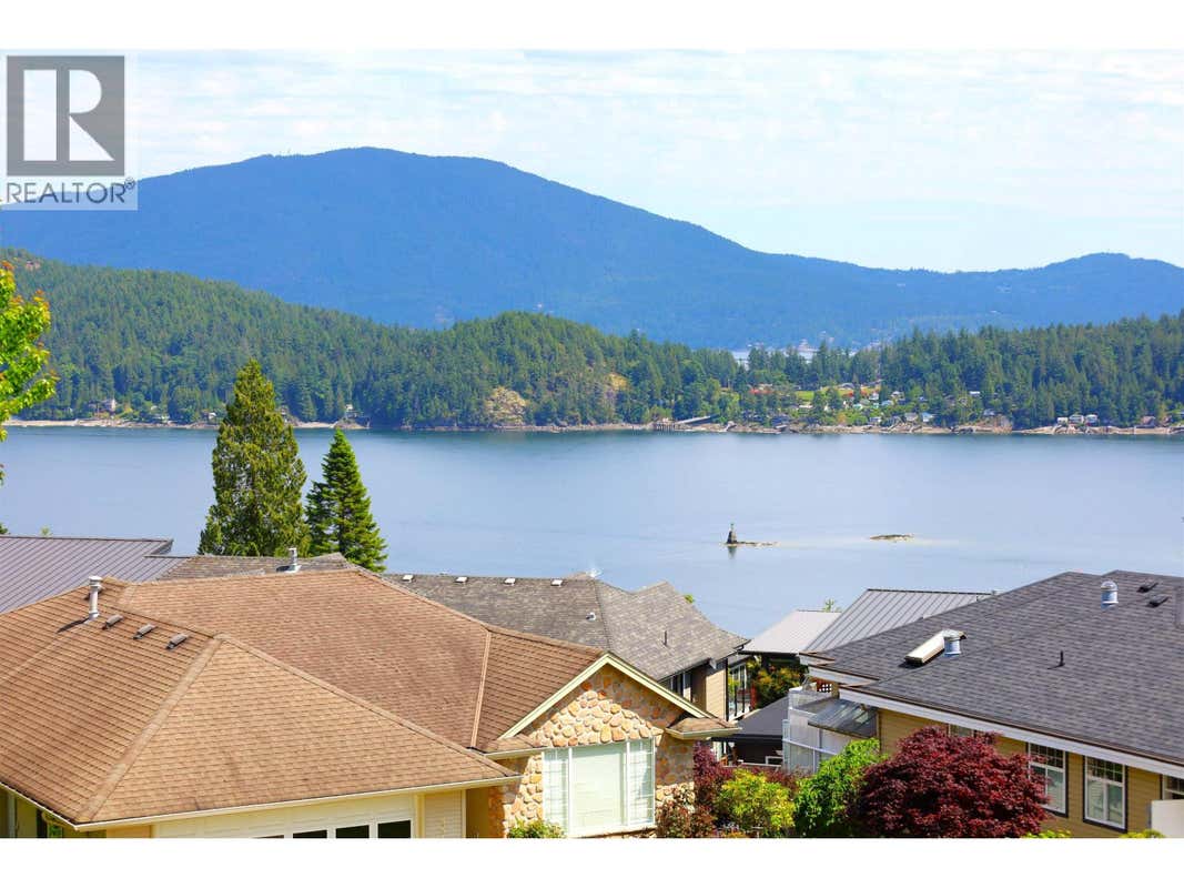 561 SPYGLASS PLACE