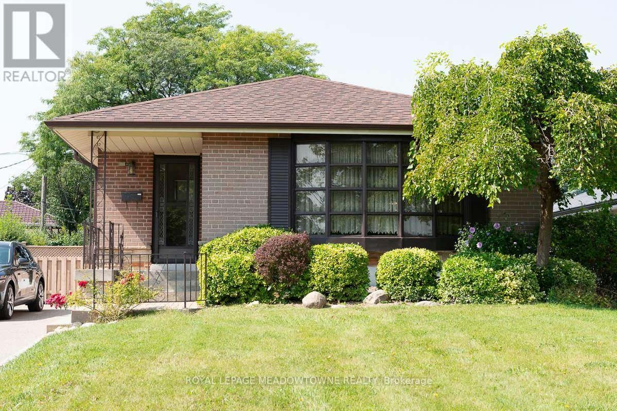 98 SILVERSTONE DRIVE, Toronto (Mount OliveSilverstoneJamestown), ON