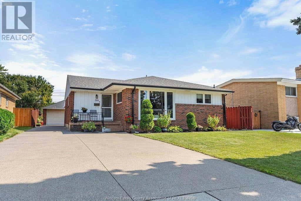 1064 LAPORTE, Windsor, ON House For Sale RE/MAX 24020997