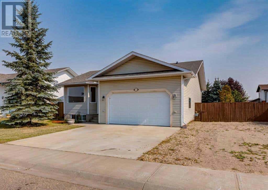 523 Gib Bell Close, Irricana, AB T0M1B0 House For Sale RE/MAX A2162456