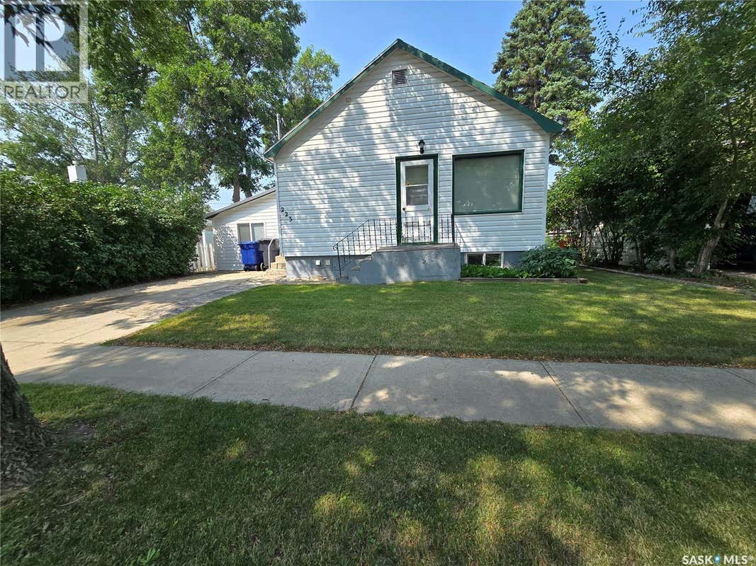 223 9TH STREET