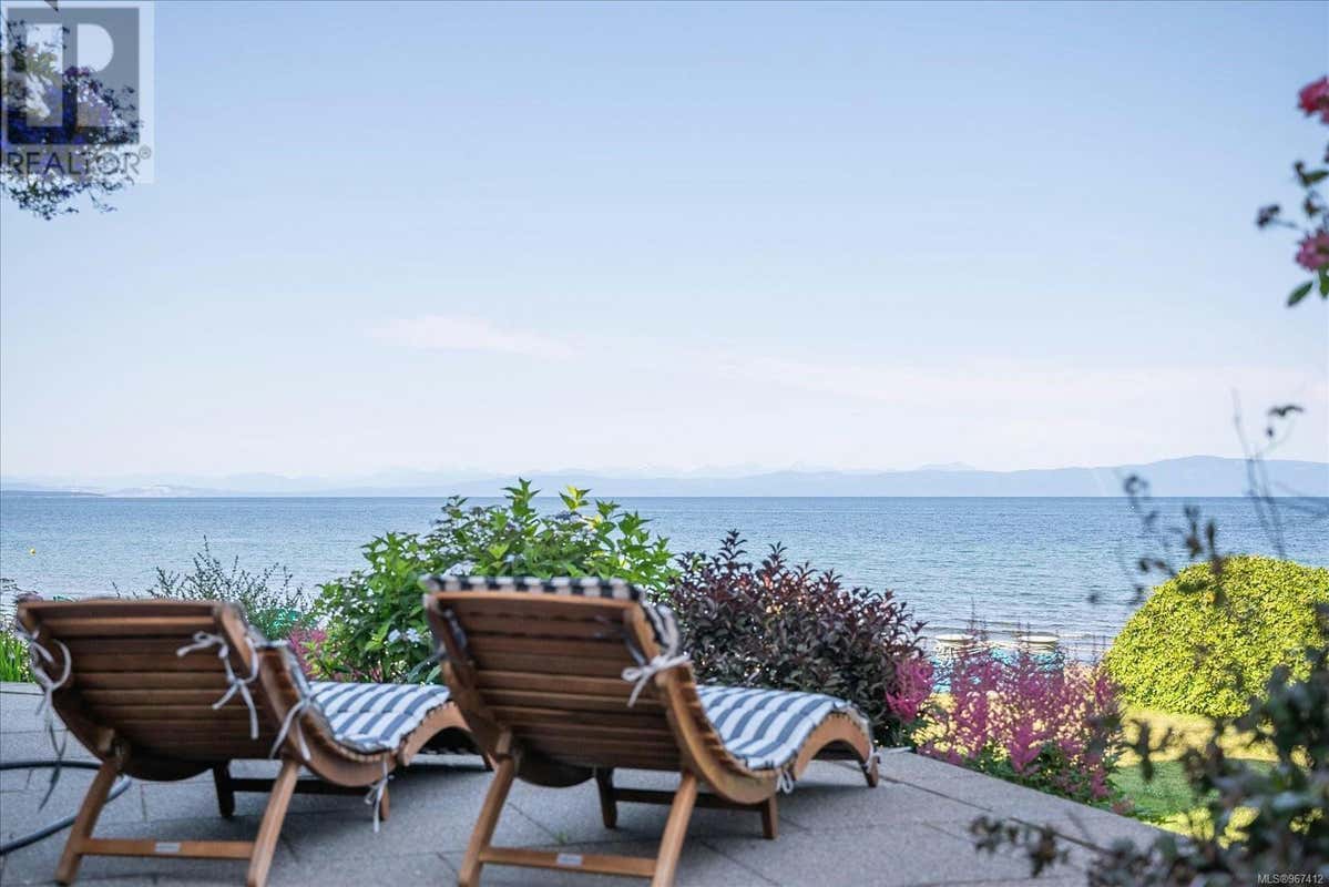 5525 Island Hwy W, Qualicum Beach, BC V9K2C8 House For Sale RE/MAX