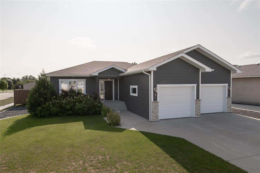1 ASTON COVE