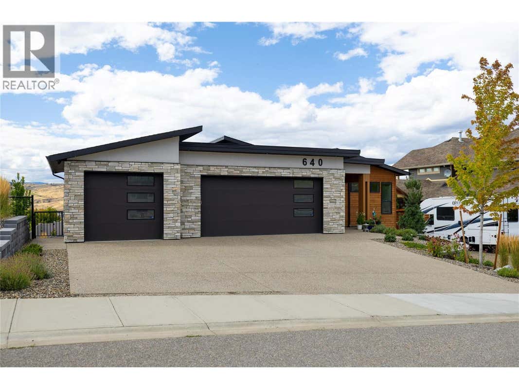 640 Mt Ida Cres  