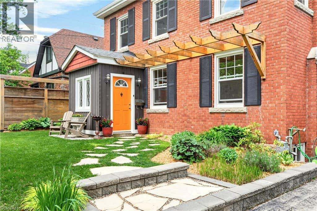 13 TWEEDSMUIR AVENUE
