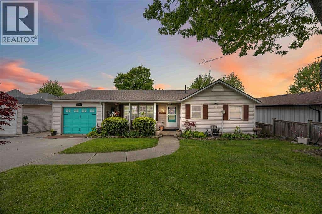 1113 ST CLAIR PARKWAY