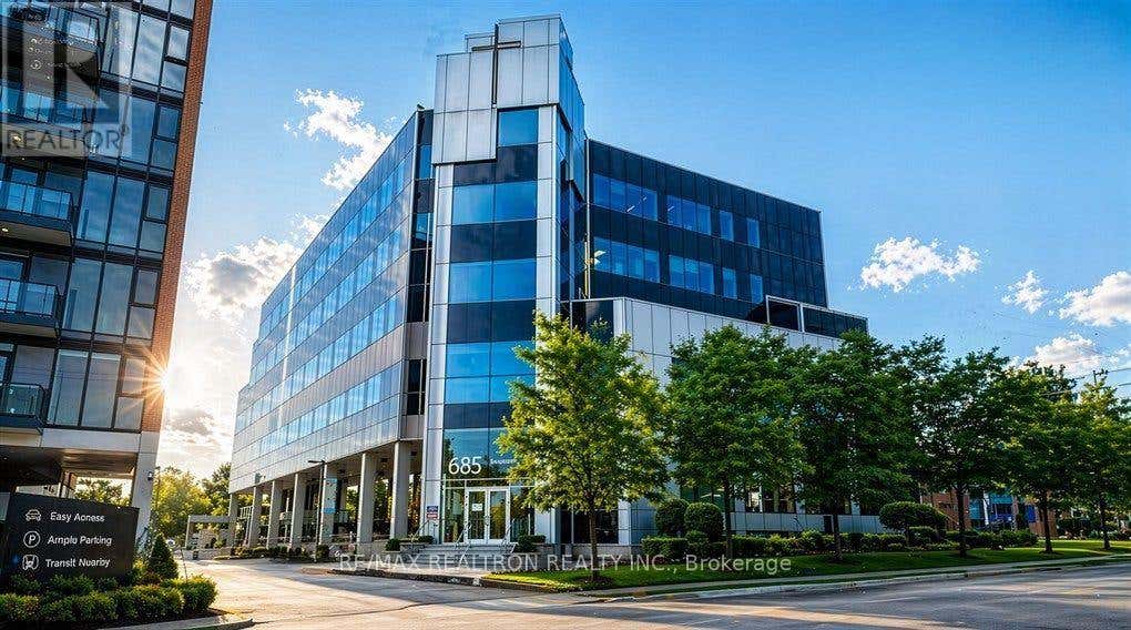 G04 - 685 SHEPPARD AVENUE E