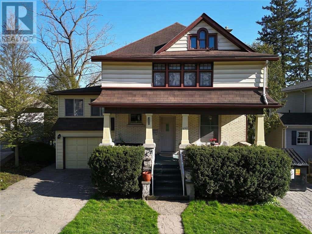 235 WILLIAM St  