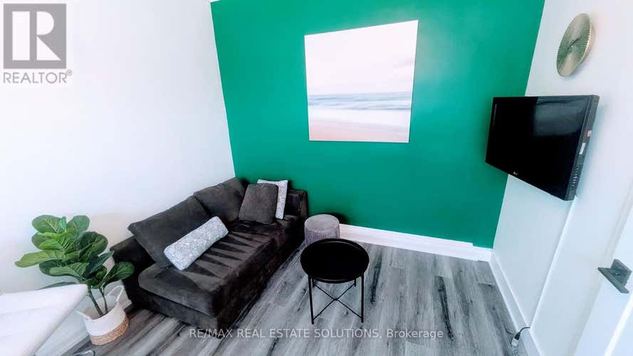 LOWER - 206 BATHURST STREET