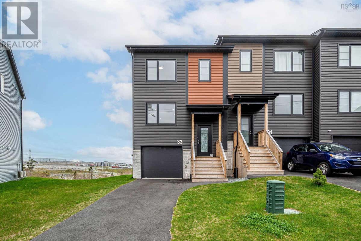 33 FLATROCK CRESCENT