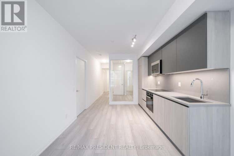 808 - 400 KING STREET W