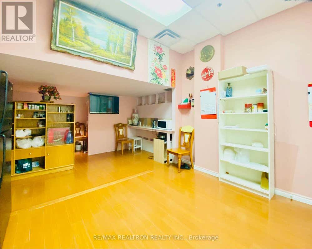 G35 - 4168 FINCH AVENUE E